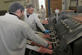 全球供应链下的标准化味道 揭秘国外麦当劳食品加工厂的运作之道